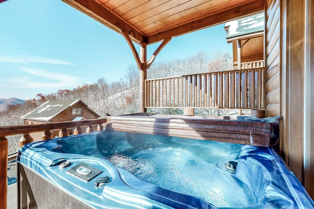 Mountain Top View Retreat Hot Tub